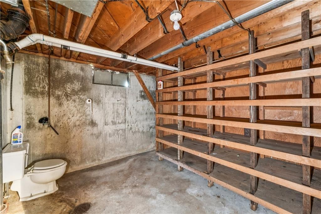 915 S Locust Street — photo 38