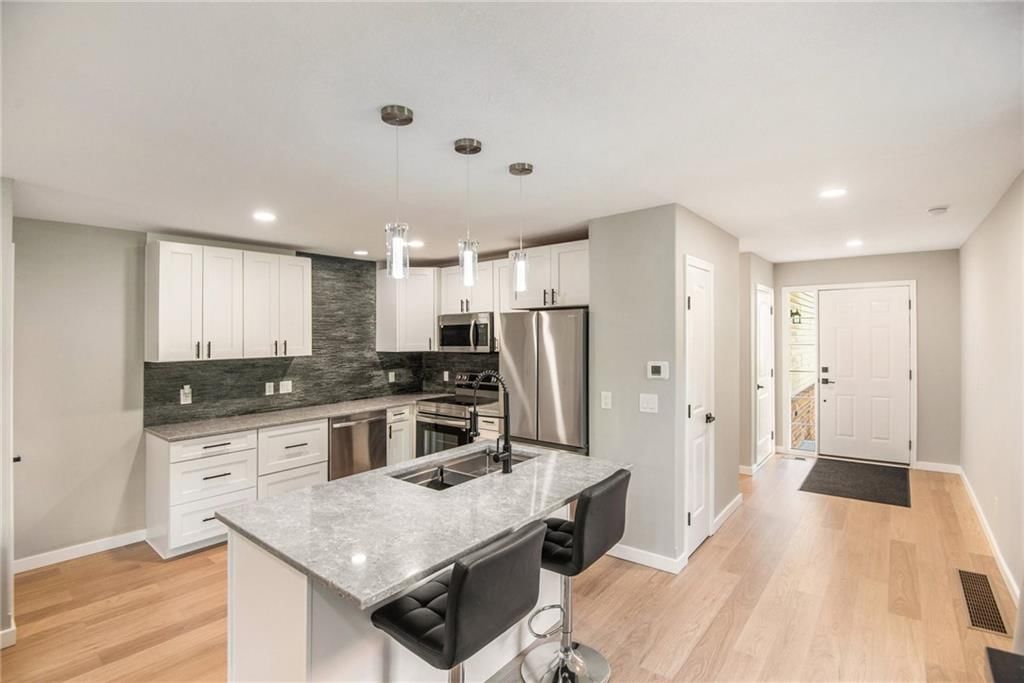Photo 6 of 25 - 4031 N Hardesty Avenue