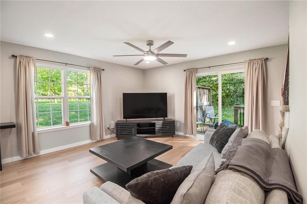 Photo 9 of 25 - 4031 N Hardesty Avenue