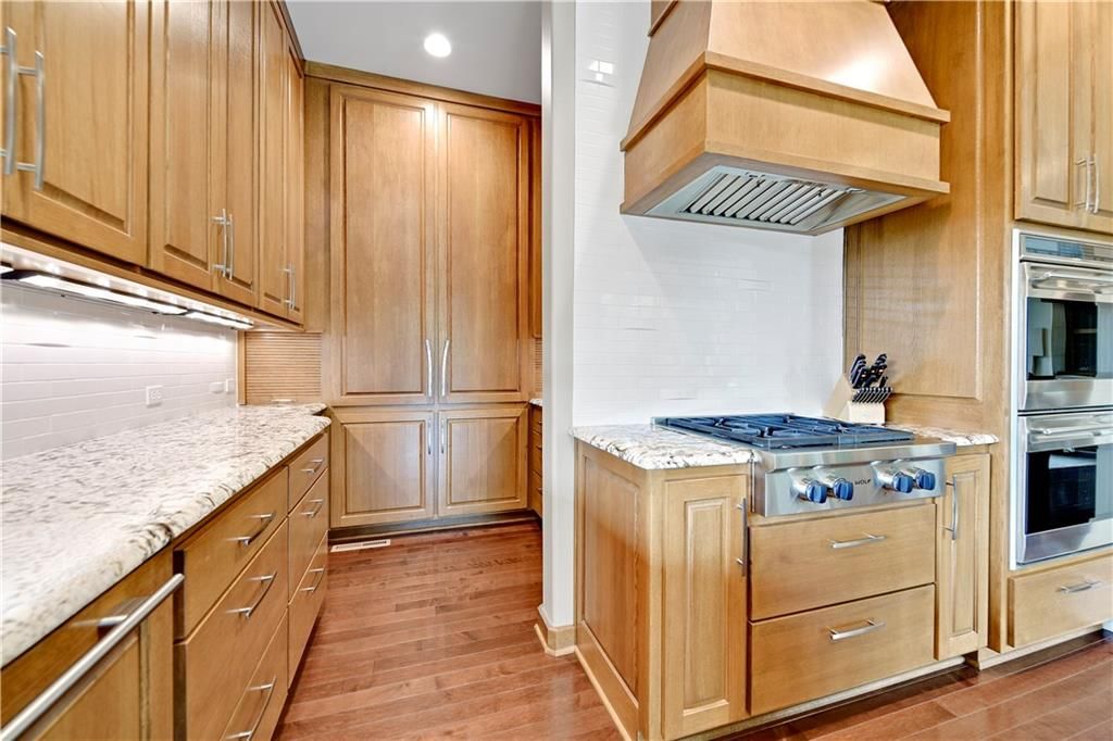 Photo 20 of 61 - 16313 Turnberry Street