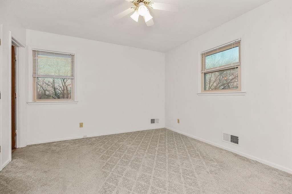 9700 Hardesty Avenue — photo 14