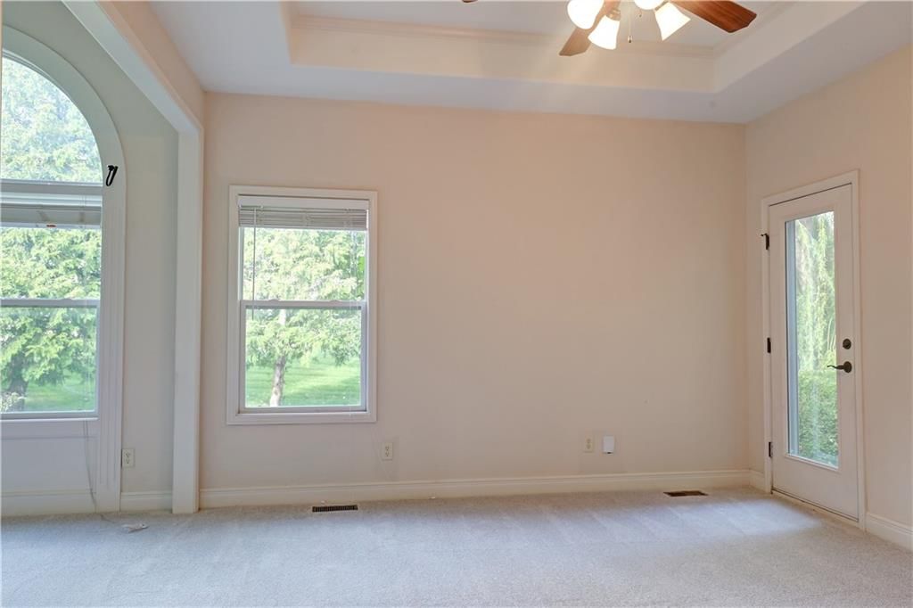 Photo 18 of 34 - 2110 NE Colonnade Avenue
