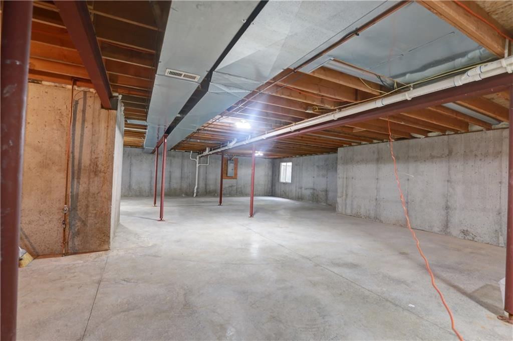 Photo 31 of 34 - 2110 NE Colonnade Avenue