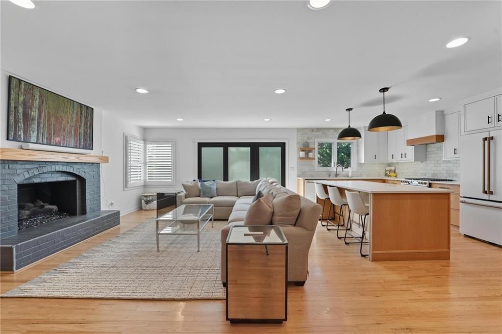 Photo 10 of 59 - 4805 W 69th Street