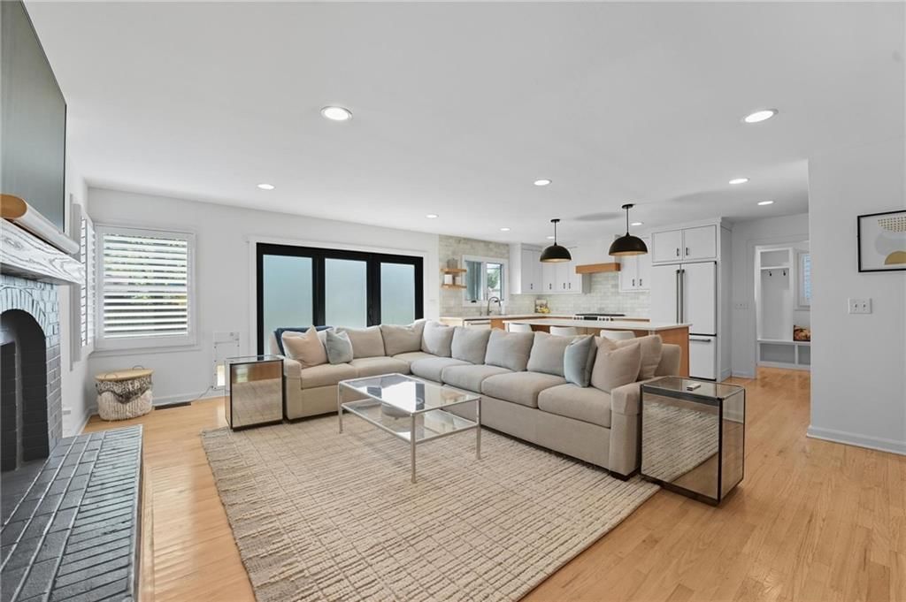 Photo 11 of 59 - 4805 W 69th Street