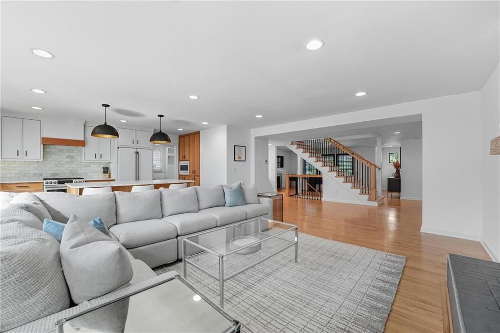 Photo 13 of 59 - 4805 W 69th Street