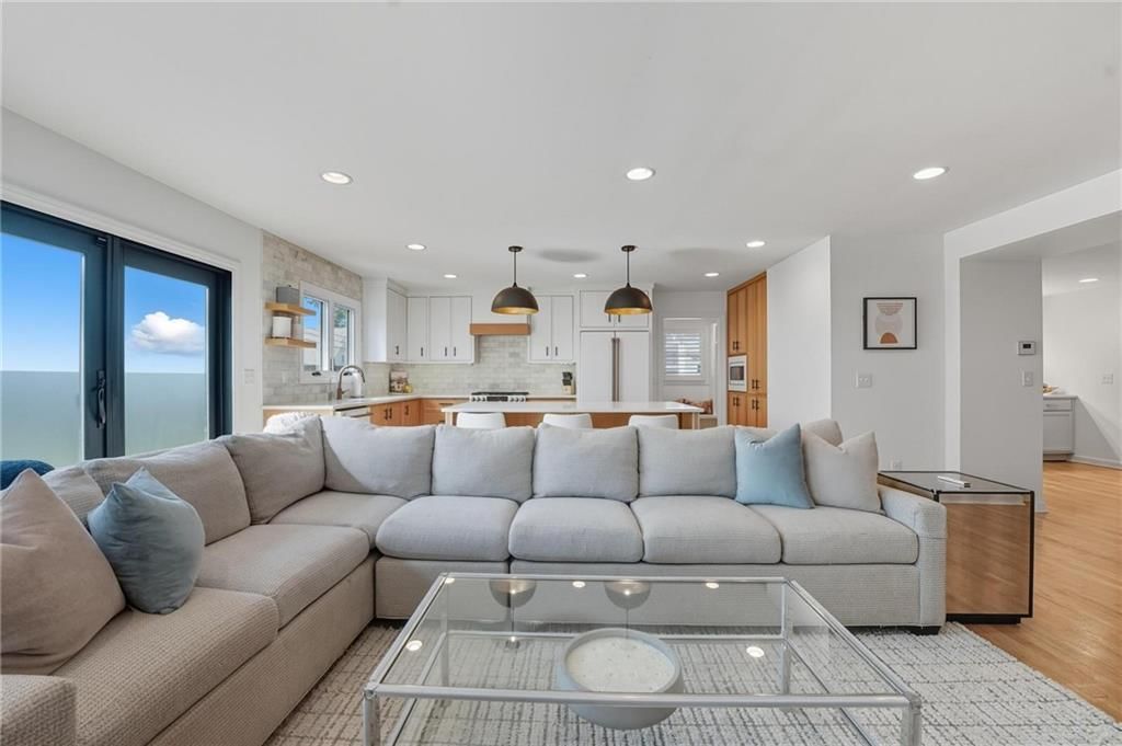 Photo 14 of 59 - 4805 W 69th Street