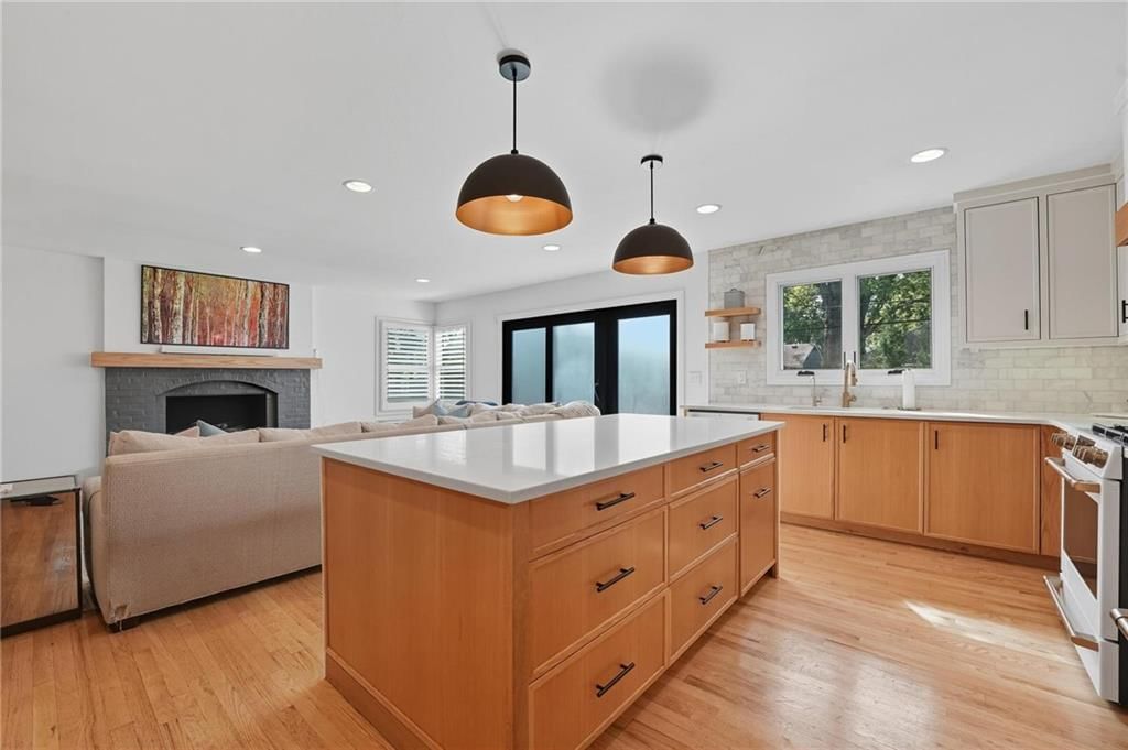 Photo 15 of 59 - 4805 W 69th Street