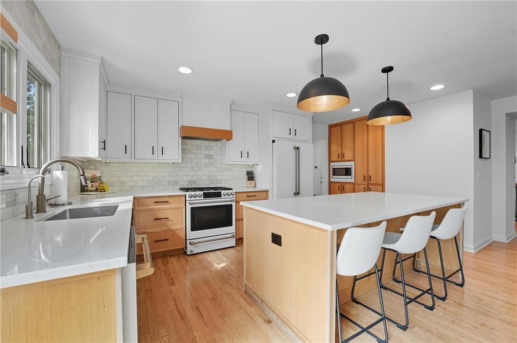 Photo 16 of 59 - 4805 W 69th Street