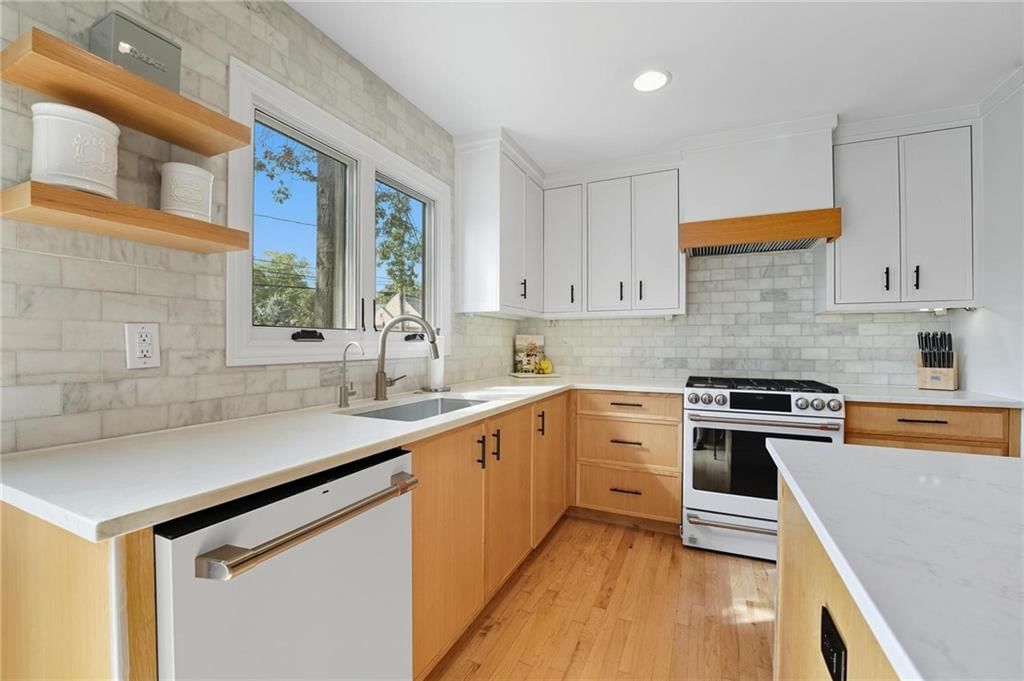 Photo 18 of 59 - 4805 W 69th Street