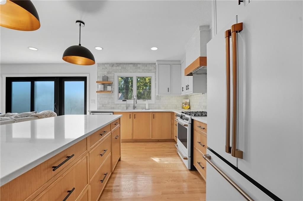 Photo 19 of 59 - 4805 W 69th Street
