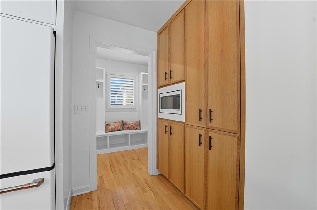 Photo 20 of 59 - 4805 W 69th Street