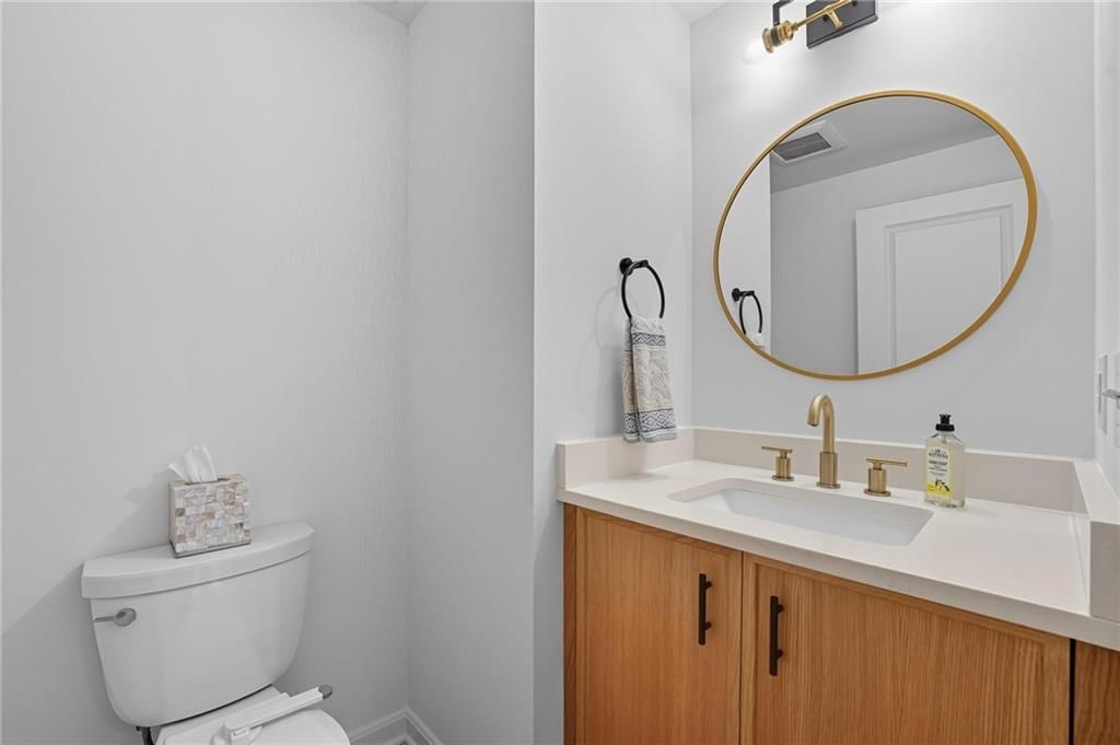 Photo 23 of 59 - 4805 W 69th Street