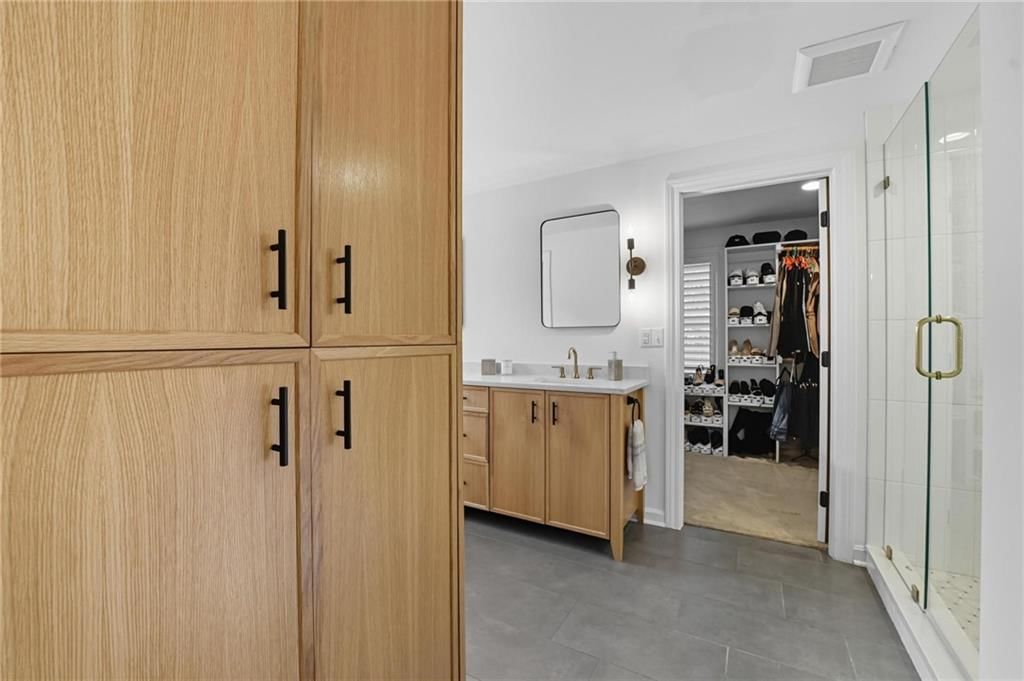 Photo 28 of 59 - 4805 W 69th Street