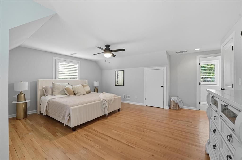 Photo 33 of 59 - 4805 W 69th Street