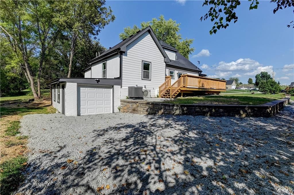 108 N McCart Street — photo 3