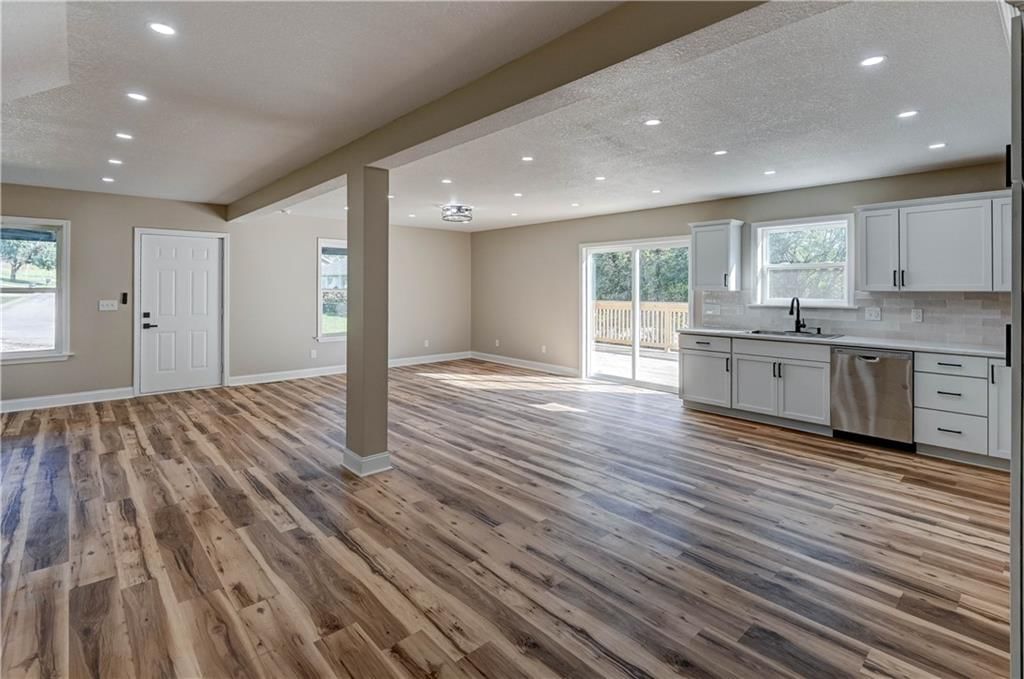 108 N McCart Street — photo 15