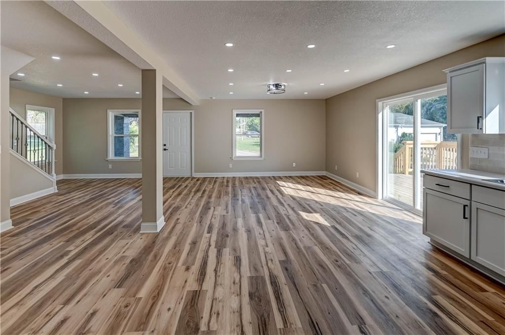 108 N McCart Street — photo 16