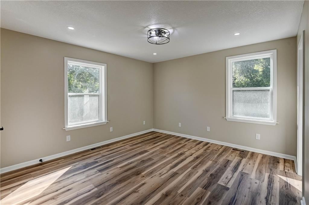 108 N McCart Street — photo 17