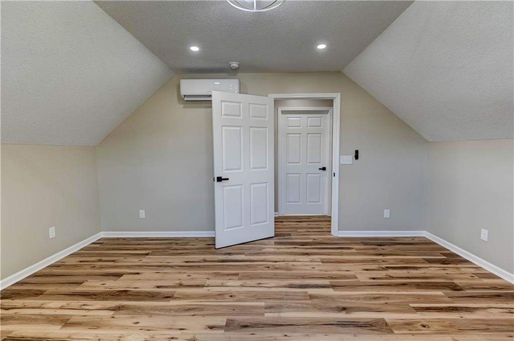 108 N McCart Street — photo 28