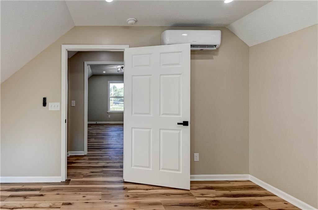 108 N McCart Street — photo 31