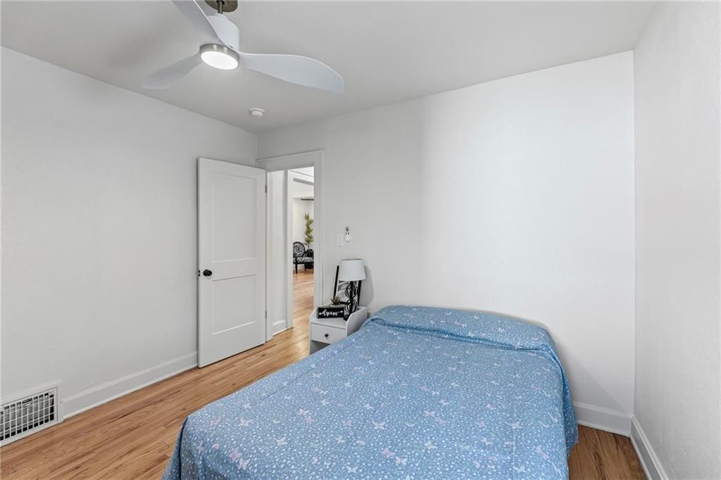 1864 Glendale Avenue — photo 16