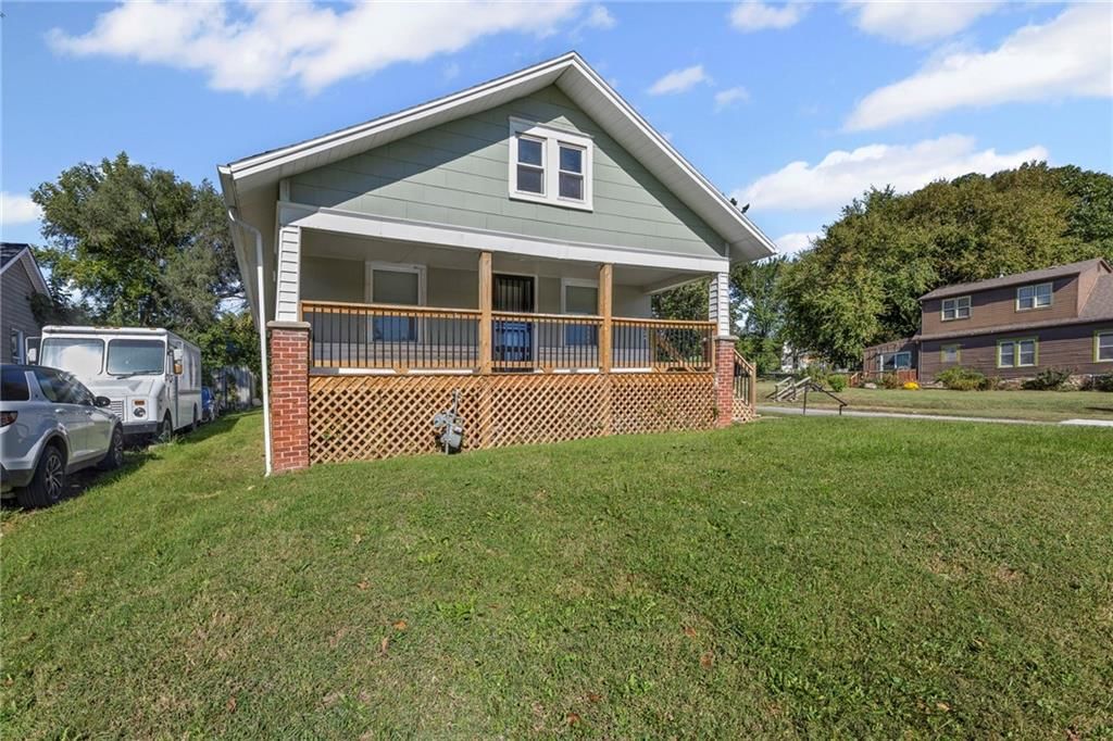 1864 Glendale Avenue — photo 23
