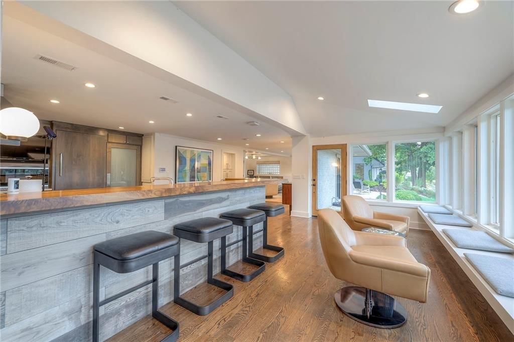 132 Lakeshore Drive W — photo 6