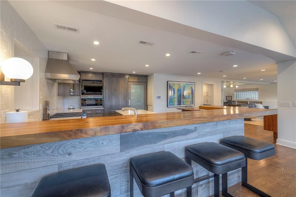 132 Lakeshore Drive W — photo 8