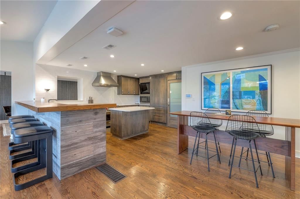 132 Lakeshore Drive W — photo 9
