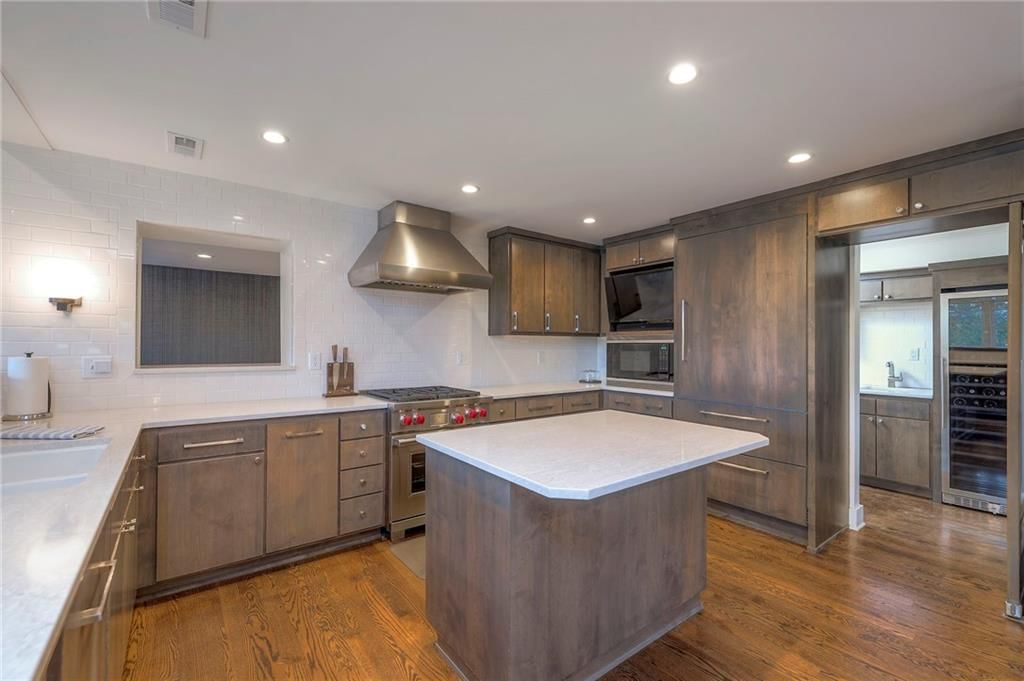 132 Lakeshore Drive W — photo 10