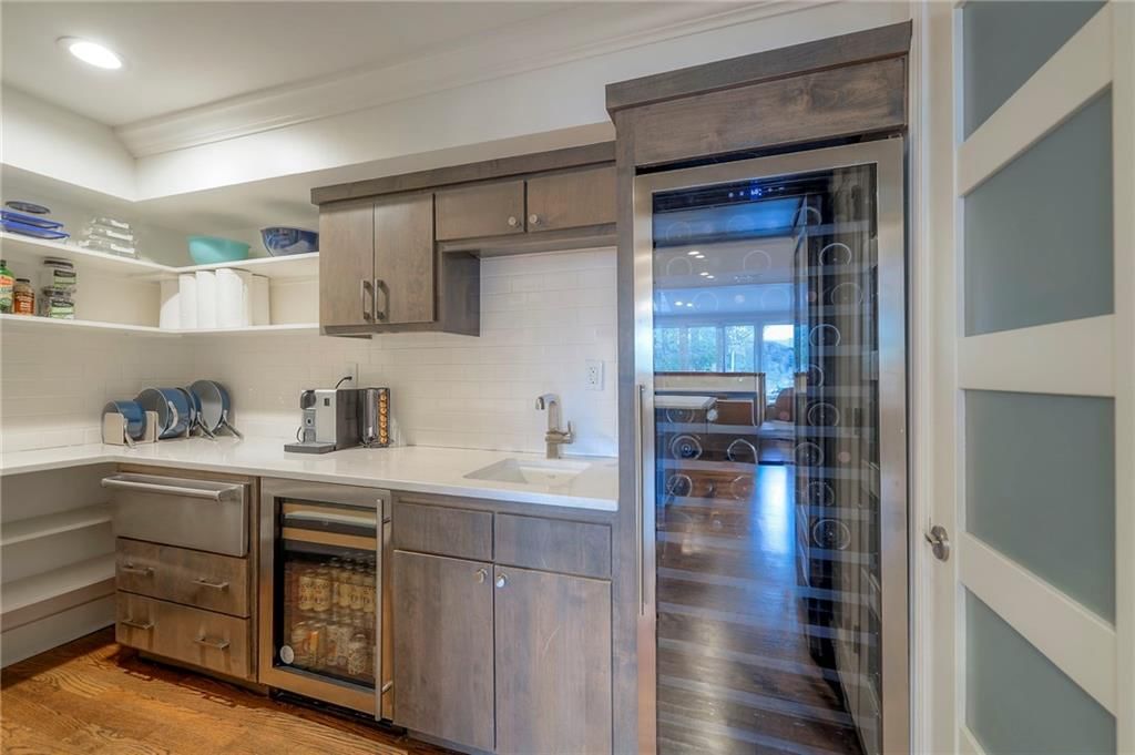 132 Lakeshore Drive W — photo 11
