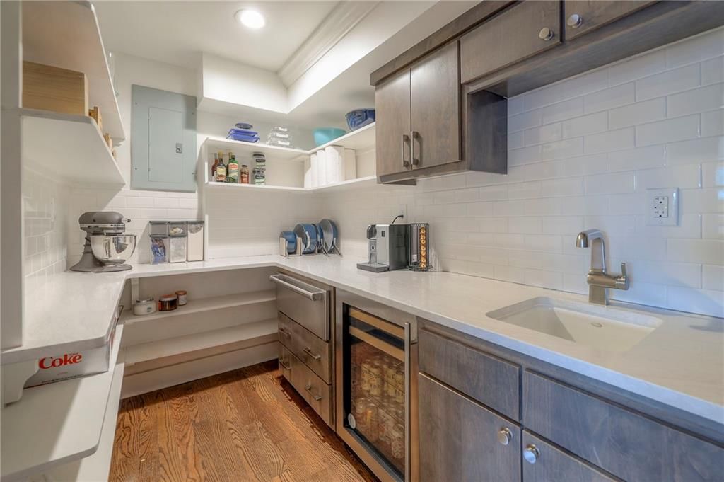 132 Lakeshore Drive W — photo 12