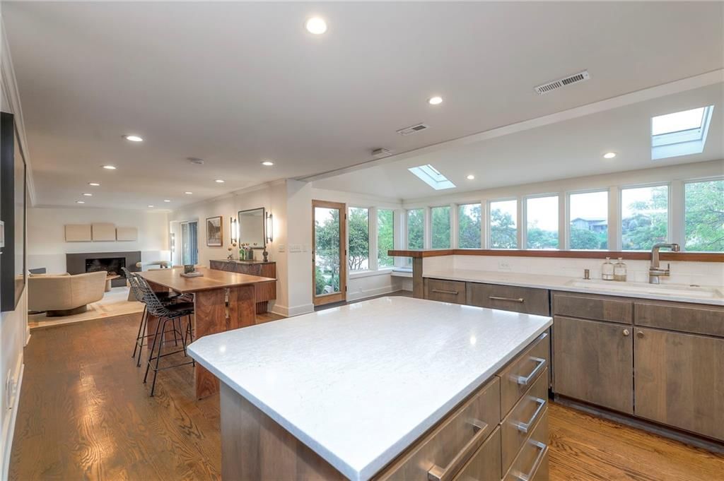 132 Lakeshore Drive W — photo 13