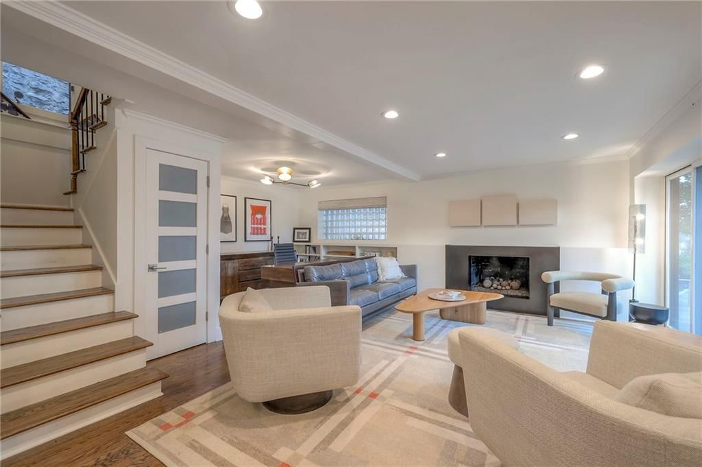 132 Lakeshore Drive W — photo 16