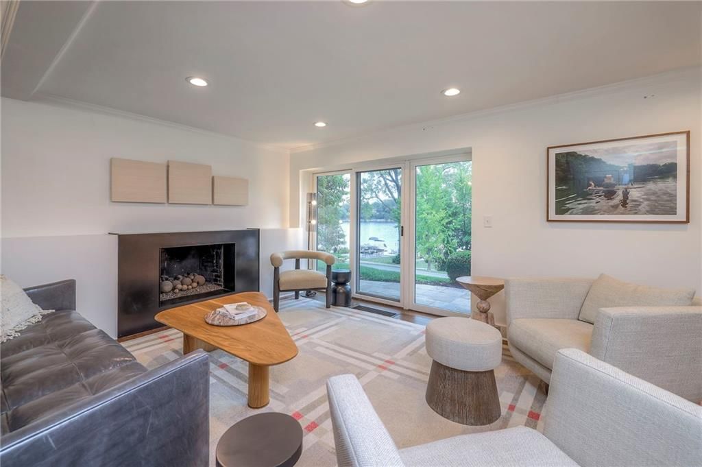 132 Lakeshore Drive W — photo 18