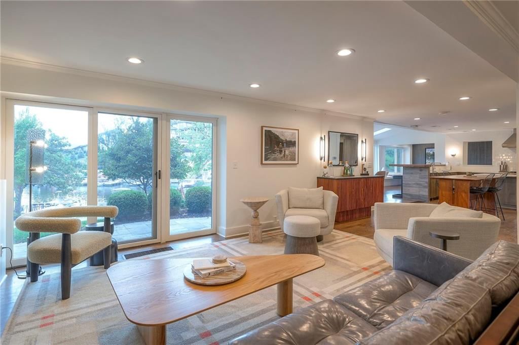 132 Lakeshore Drive W — photo 19