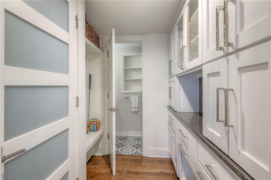 132 Lakeshore Drive W — photo 20