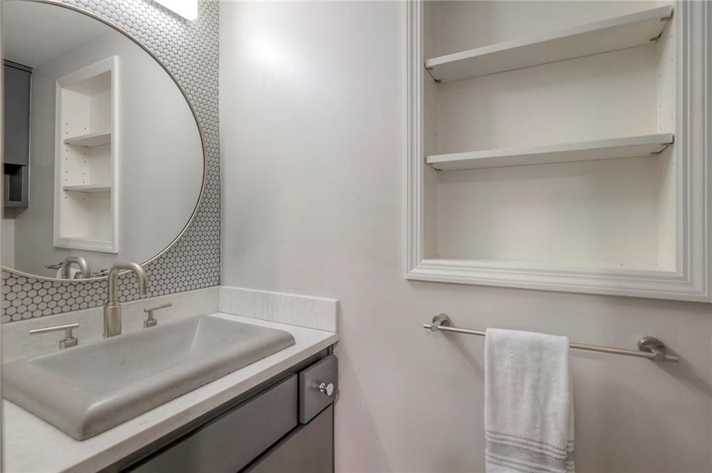 132 Lakeshore Drive W — photo 21