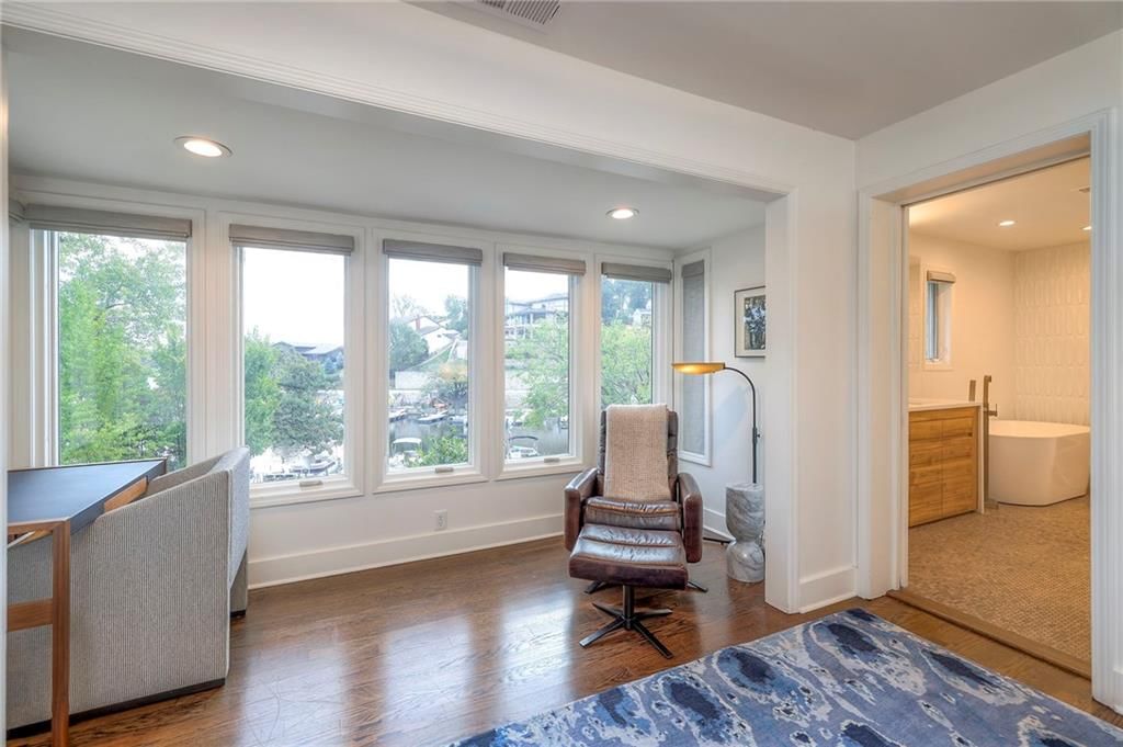 132 Lakeshore Drive W — photo 24