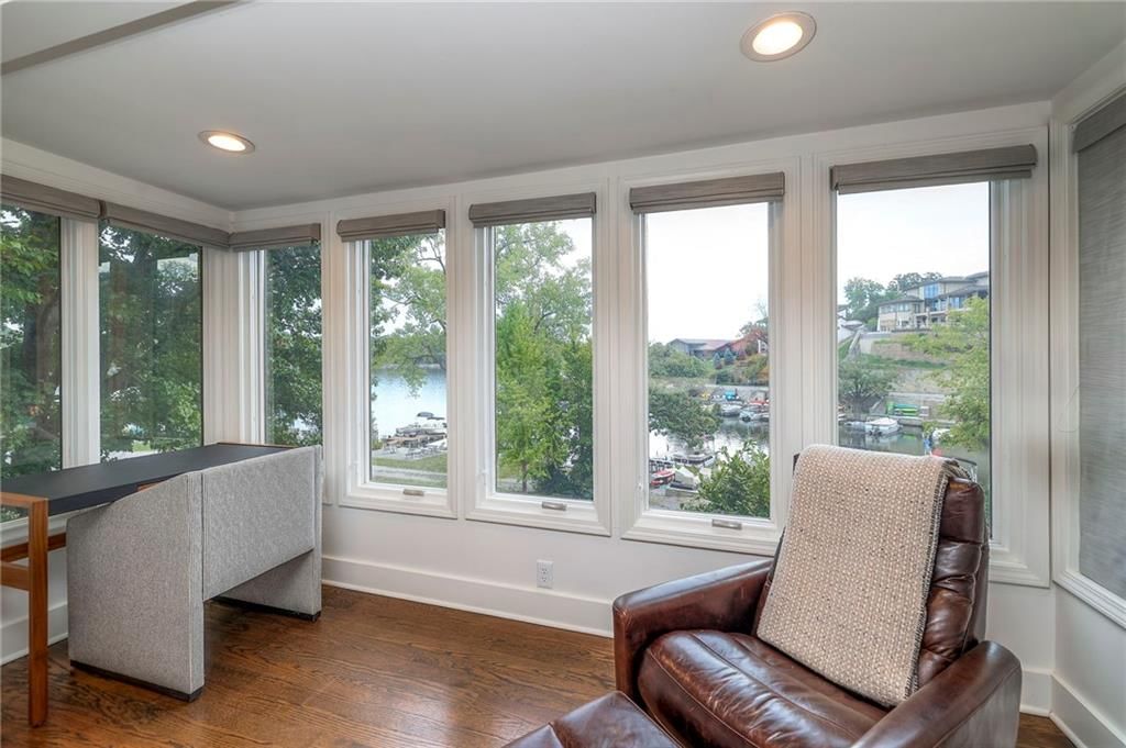 132 Lakeshore Drive W — photo 25