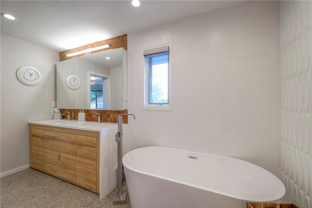 132 Lakeshore Drive W — photo 27