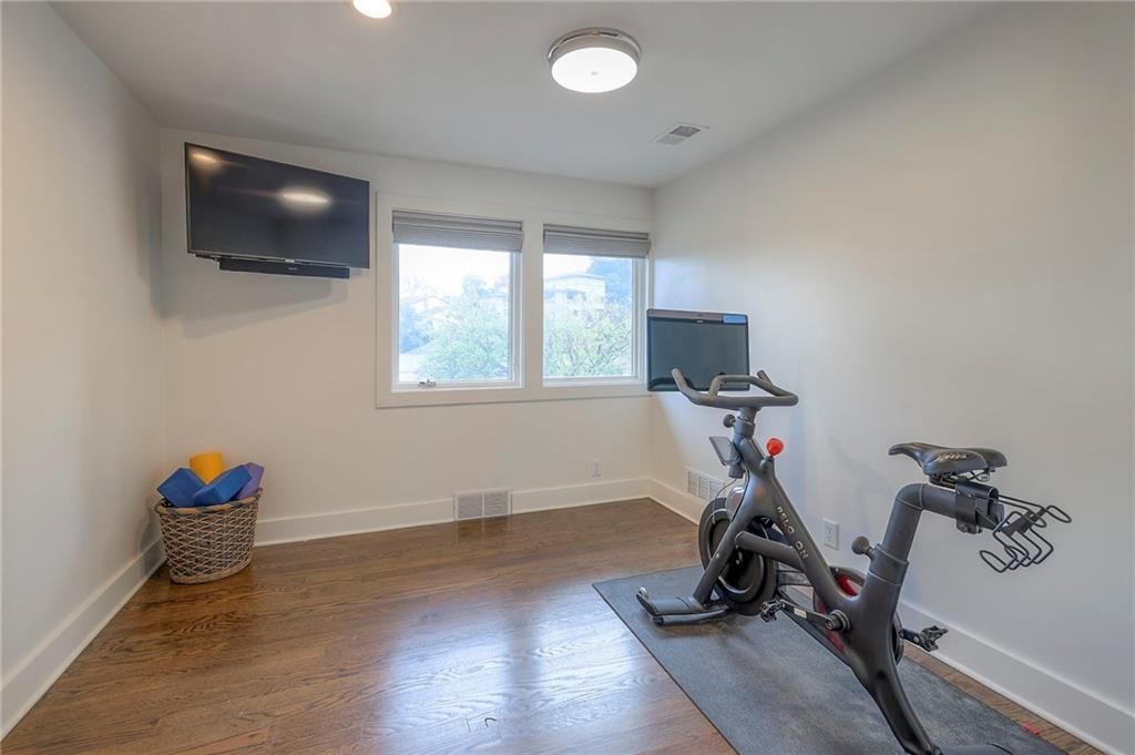 132 Lakeshore Drive W — photo 29