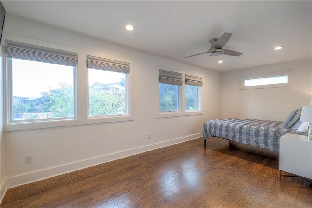132 Lakeshore Drive W — photo 33