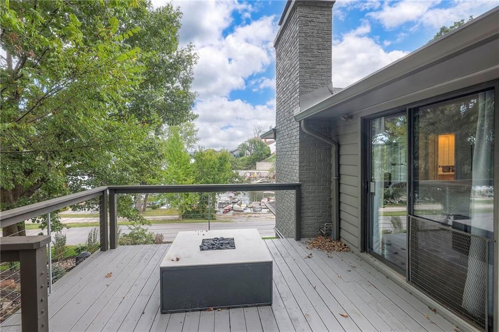 132 Lakeshore Drive W — photo 37