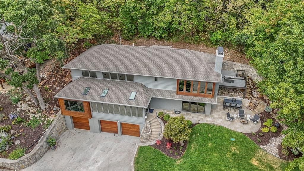 132 Lakeshore Drive W — photo 39