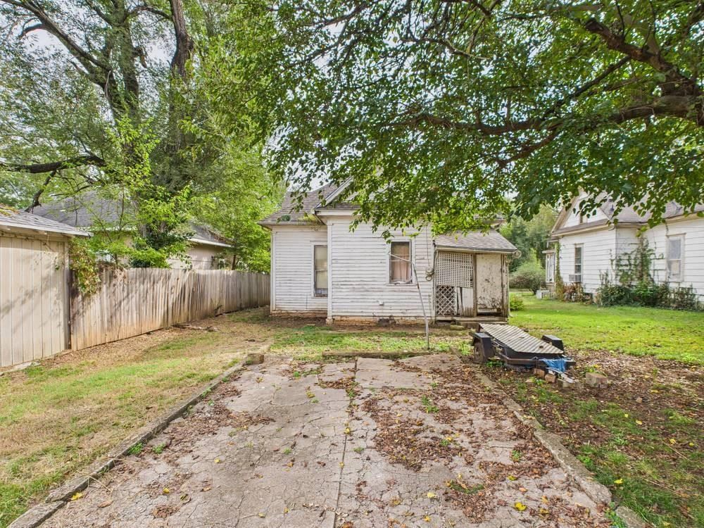 108 N Crawford Street — photo 5