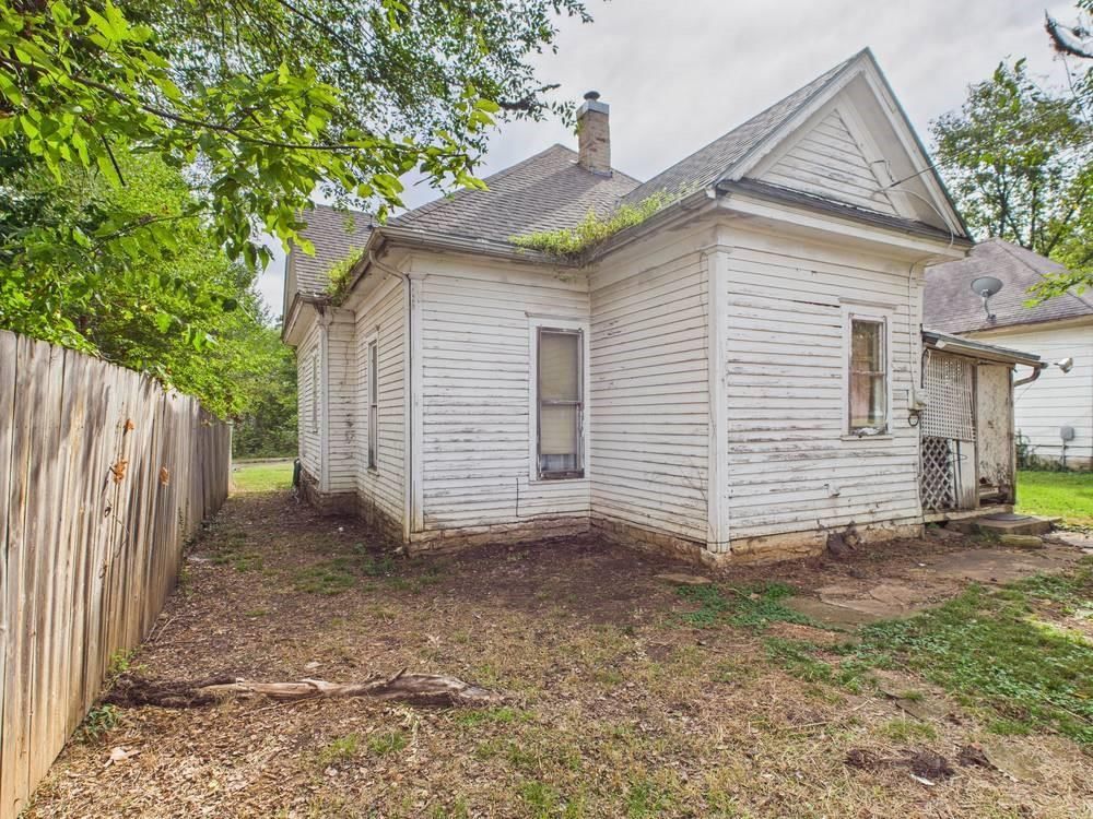 108 N Crawford Street — photo 6
