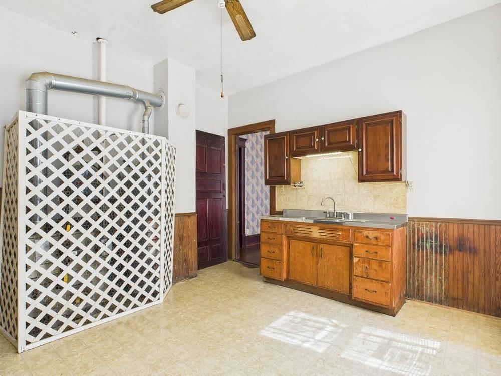 108 N Crawford Street — photo 29