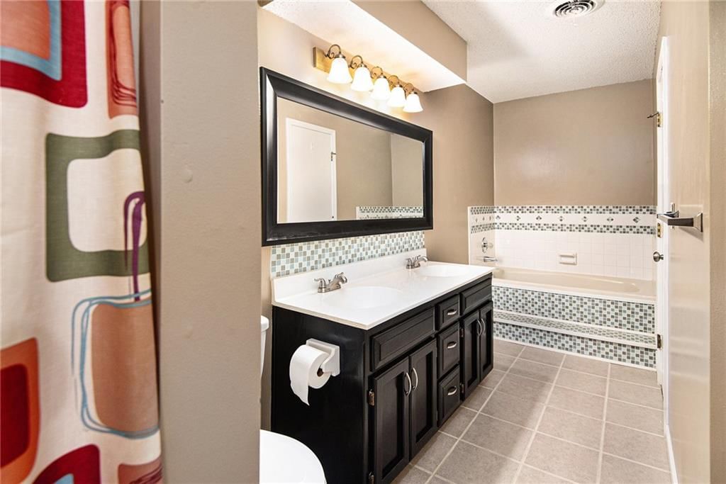 7138 NE KINGSTON Court — photo 12